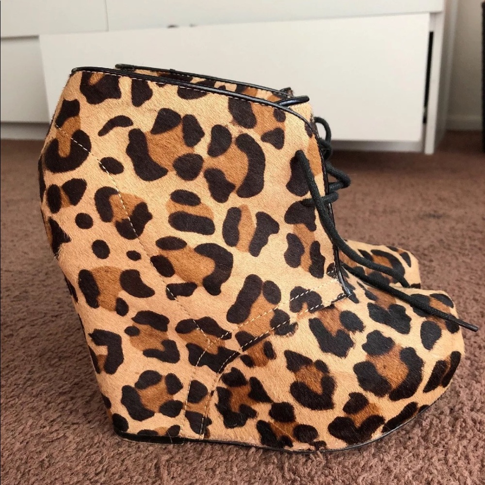 STEVE MADDEN LEOPARD WEDGES